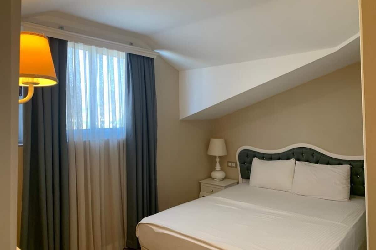 Economy Room | In-room safe, desk, WiFi (free), bed sheets