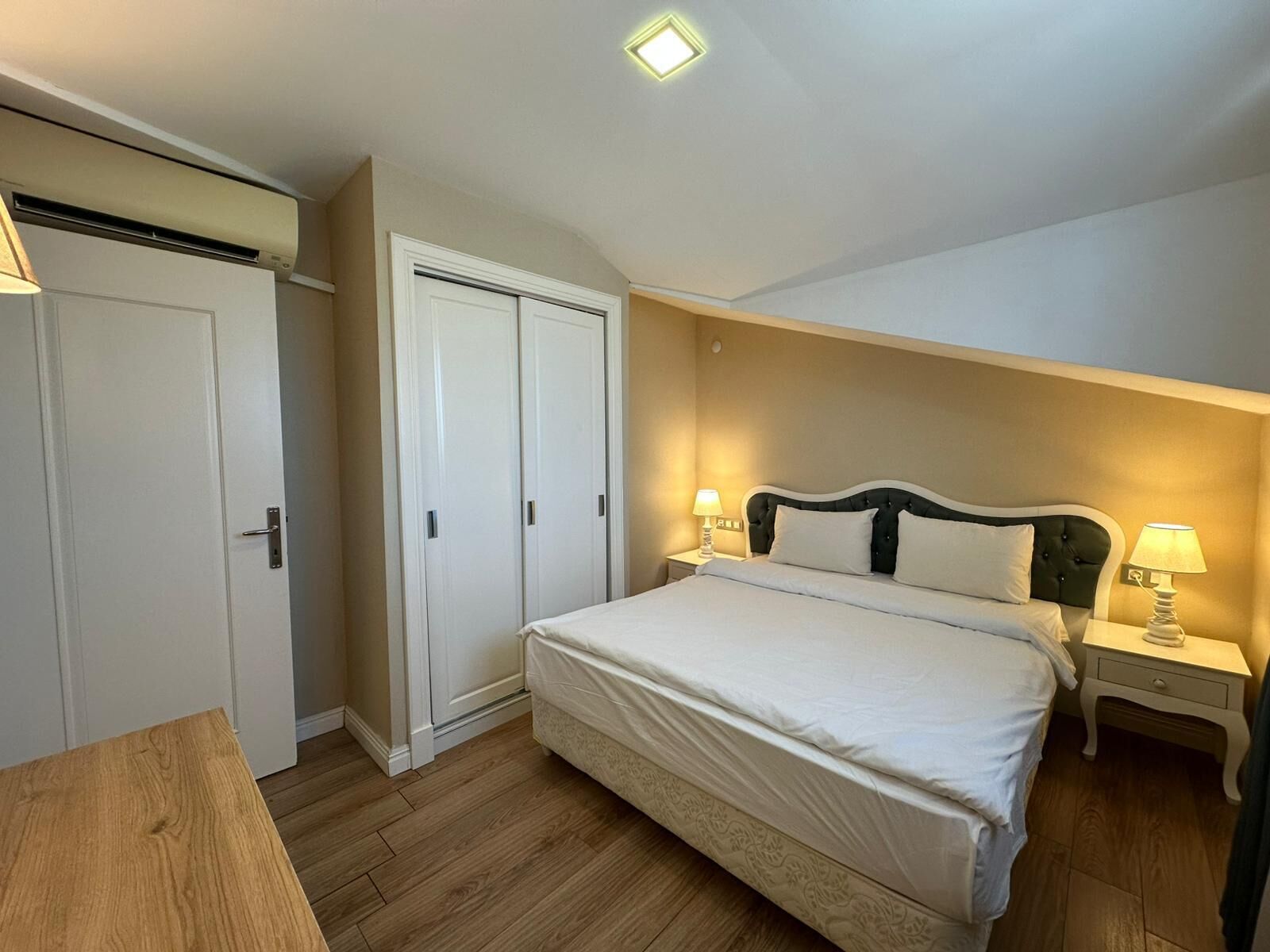 3rd Floor Roof 2 Bedroom Suite | Coffre-fort, bureau, accès au Wi-Fi (inclus), literie fournie