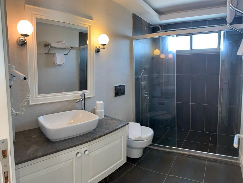 Standard Suite | Bathroom
