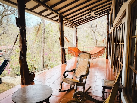 Terrace/patio. Casa Tortuga: Your Peaceful Coastal Hideaway at Playa El Coco