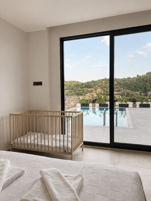 Iron/ironing board, bed sheets - Bodrum Yalıçiftlik 4 Ensuite Rooms & Private Pool (Bodrum)