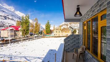 Superior Double Room, Balcony, Mountain View | Property grounds