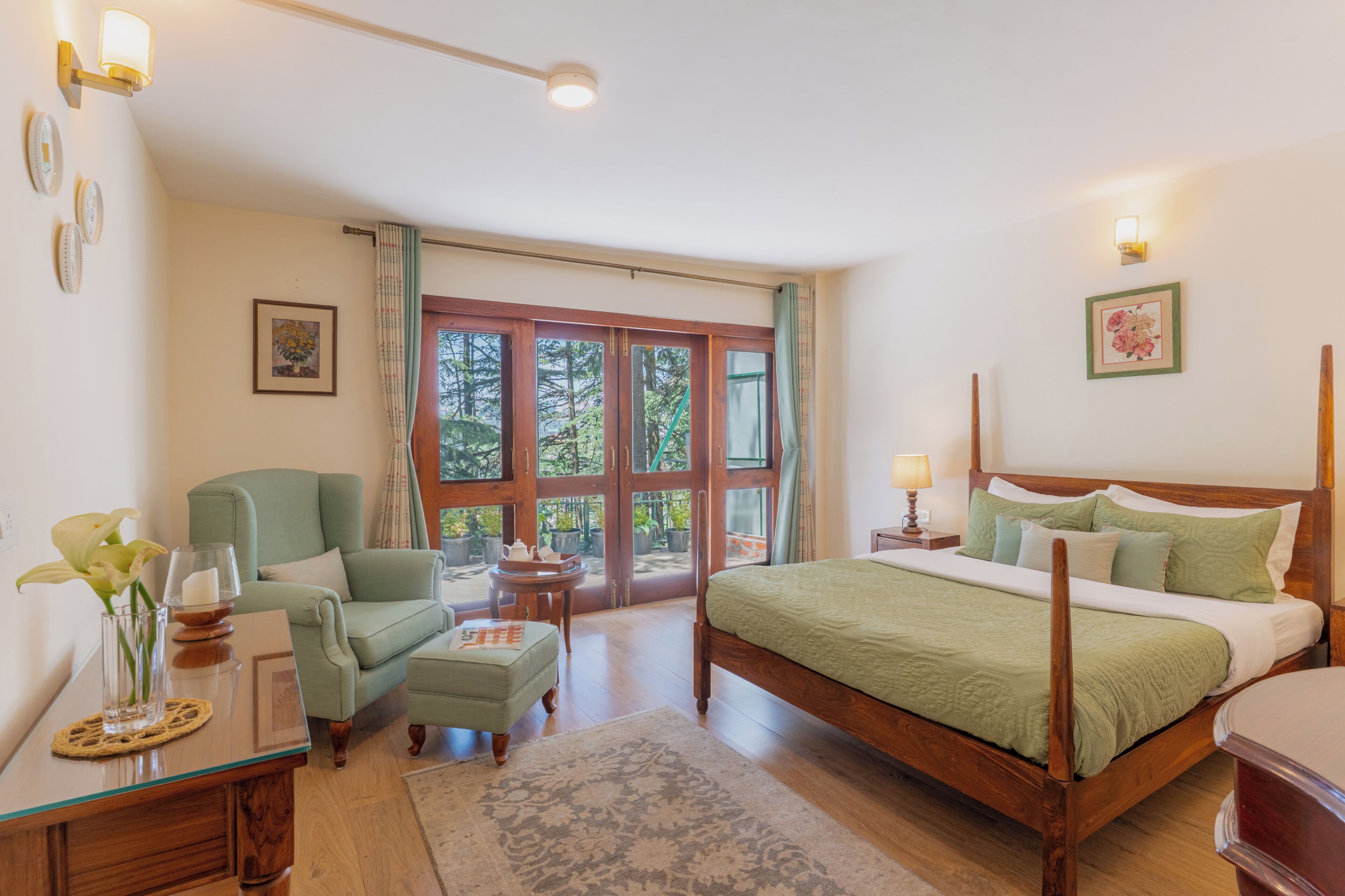 5 bedrooms, iron/ironing board, WiFi, bed sheets