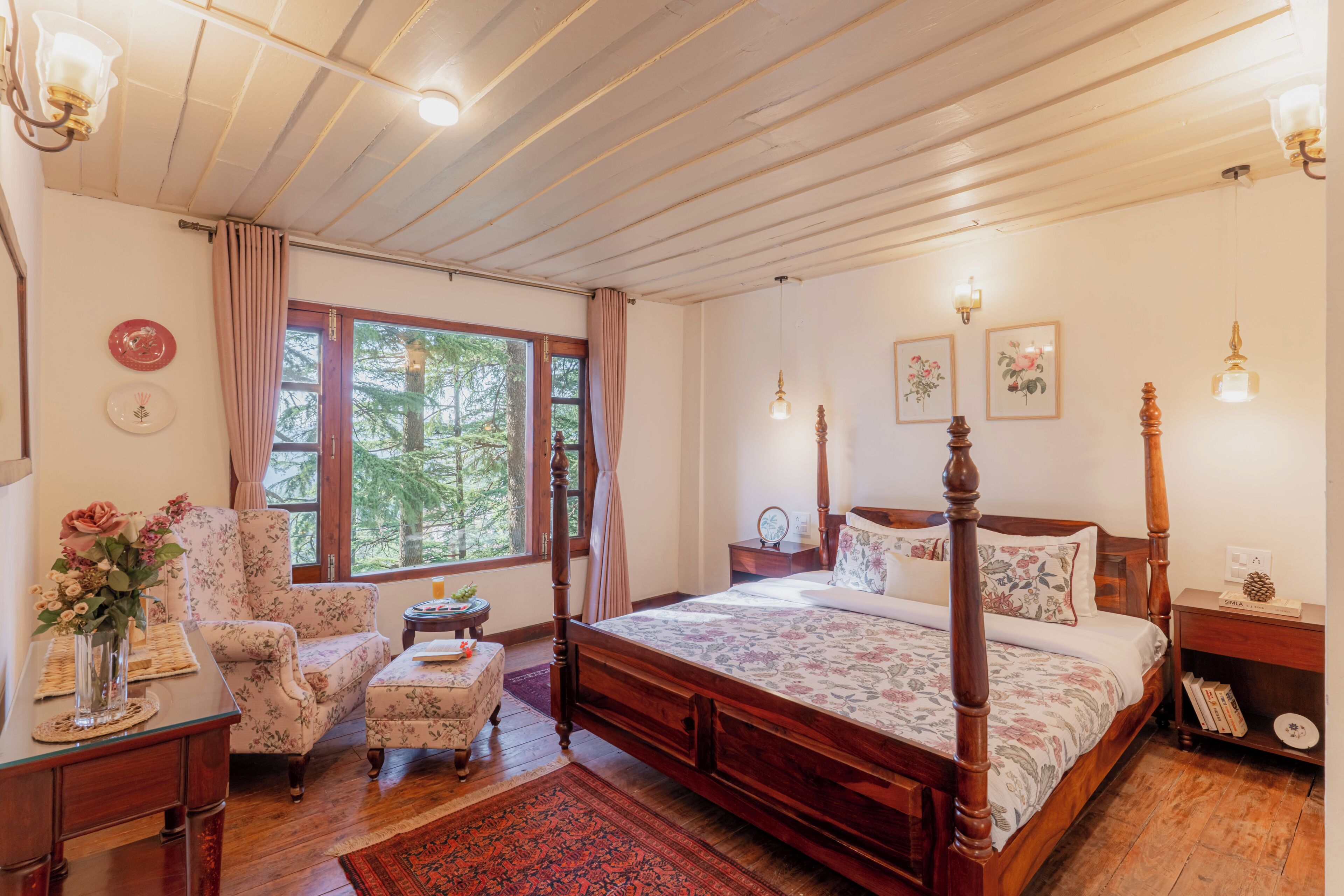 5 bedrooms, iron/ironing board, WiFi, bed sheets