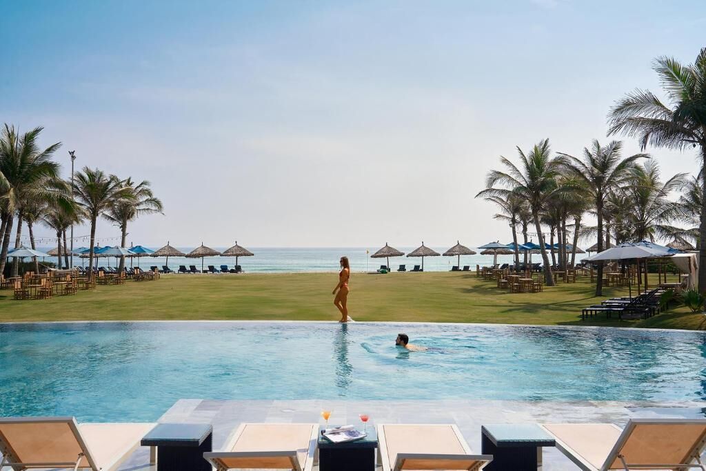 Private beach, white sand, free beach cabanas, sun-loungers