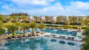 Indoor pool, 3 outdoor pools