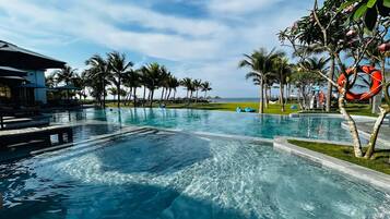 Indoor pool, 3 outdoor pools