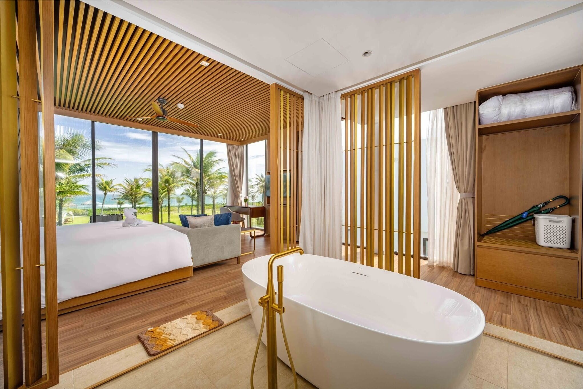 Royal Villa, 3 Bedrooms, Ocean View | Hypo-allergenic bedding, individually decorated, individually furnished