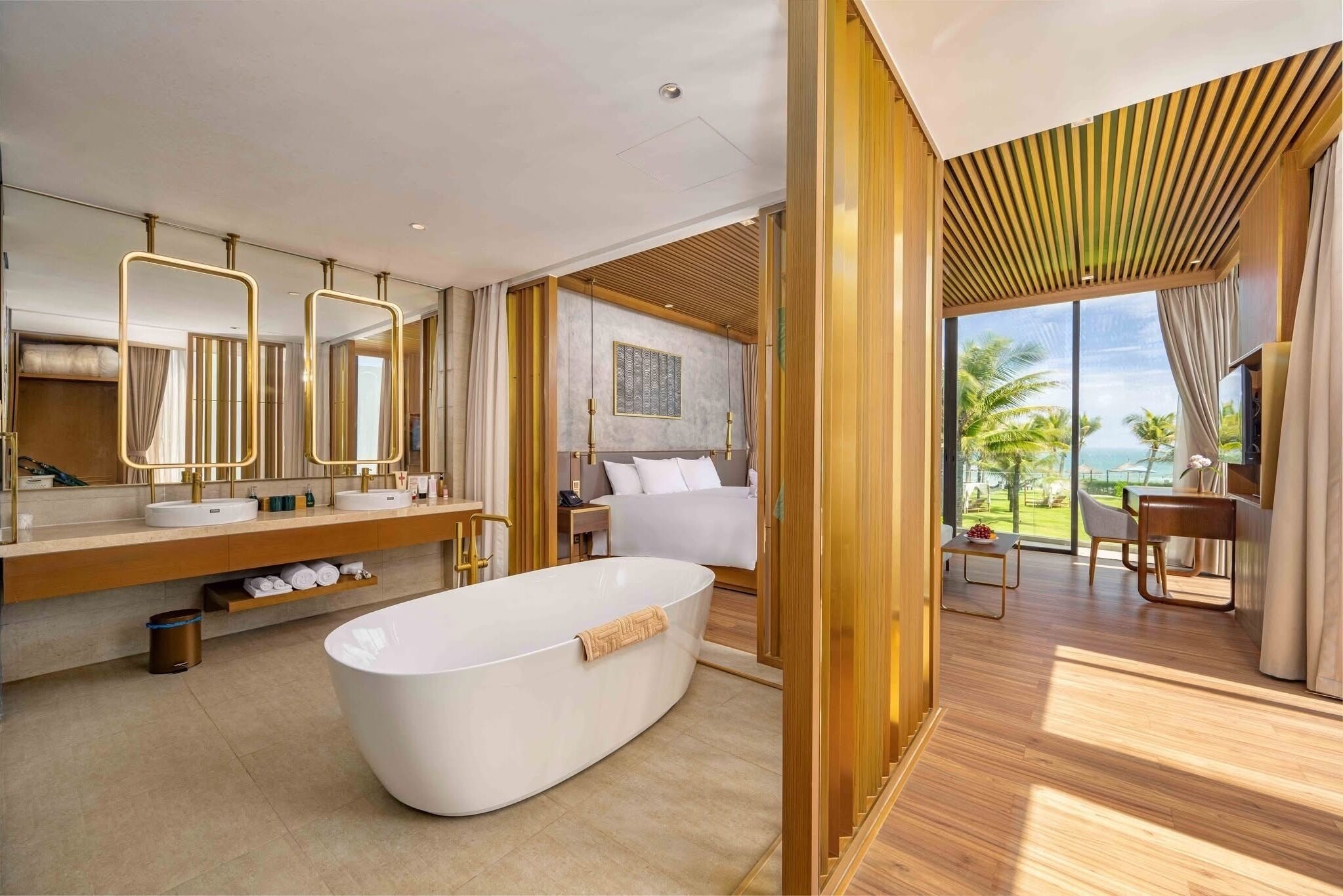 Villa Royal, balcón, vistas al mar | Ropa de cama hipoalergénica y decoración individual