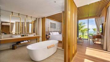 Villa Royal, balcón, vistas al mar | Ropa de cama hipoalergénica y decoración individual