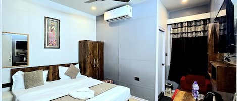 Deluxe Double Room | Desk, laptop workspace, WiFi (free)