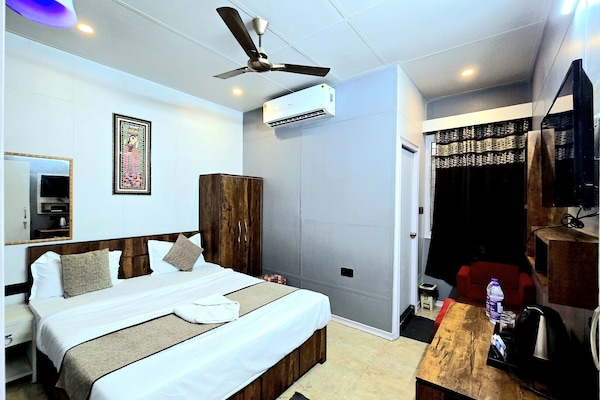 Deluxe Double Room | Desk, laptop workspace, free WiFi