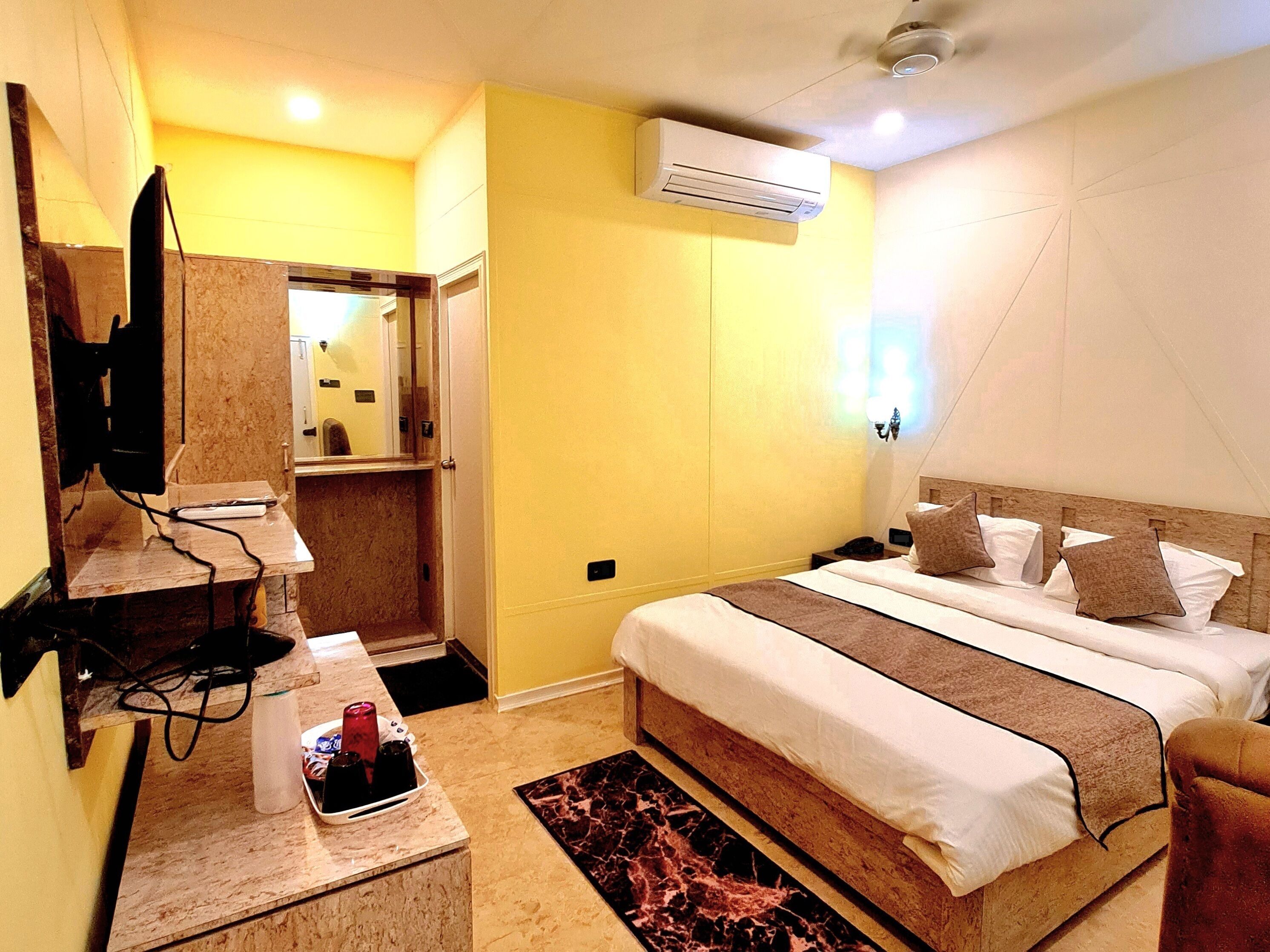 Premium Double Room | Desk, laptop workspace, free WiFi