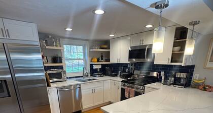 3BR Townhome Near Gillette Stadium, Deck, Grill & Parking