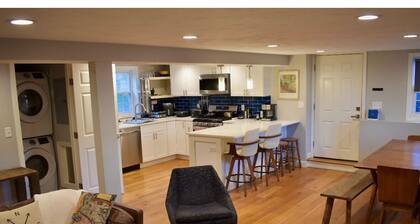 3BR Townhome Near Gillette Stadium, Deck, Grill & Parking