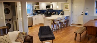3BR Townhome Near Gillette Stadium, Deck, Grill & Parking