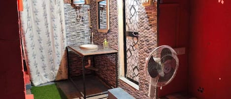 Deluxe Room | Desk, laptop workspace, free WiFi