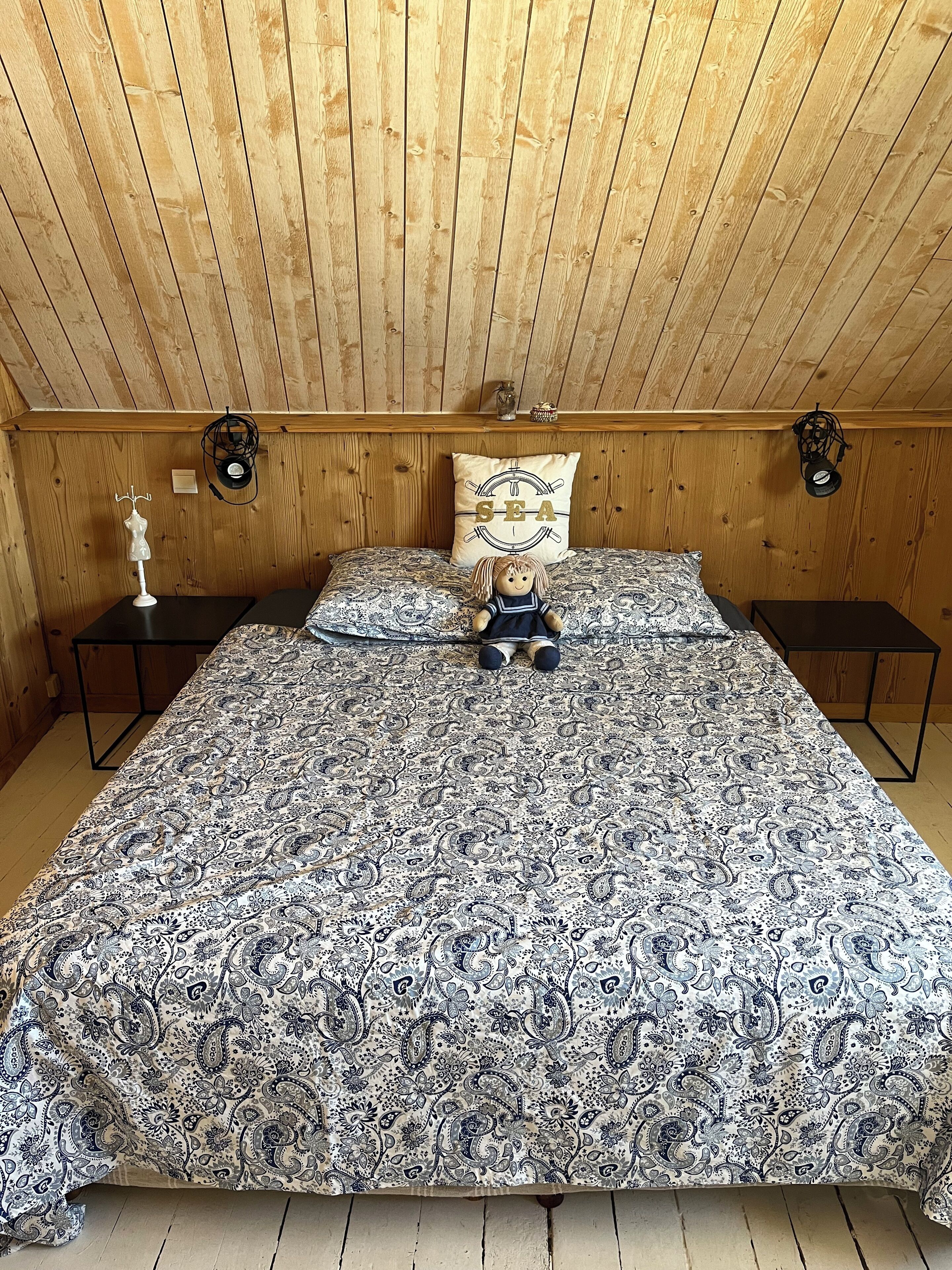 Iron/ironing board, travel cot, free WiFi, bed sheets