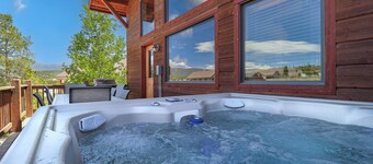 New! Hollow Pine Lodge | Hot Tub + Updated Mountain Retreat Near RMNP