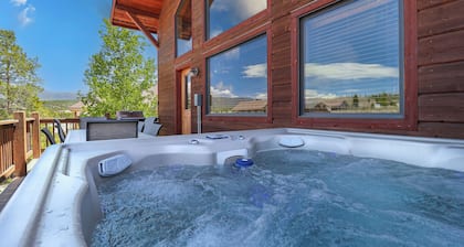New! Hollow Pine Lodge | Hot Tub + Updated Mountain Retreat Near RMNP