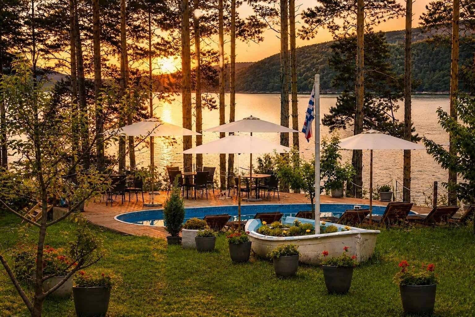 Casa, varias habitaciones, alberca privada | Restaurante al aire libre