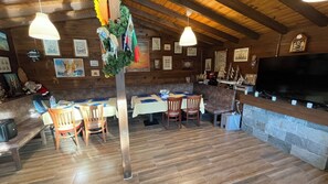 Ferienhaus, Mehrere Schlafzimmer, eigener Pool | Wohnzimmer