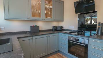 Dishwasher, cookware/dishes/utensils