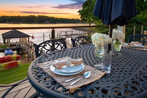 Outdoor dining - Kiser Island (Terrell)