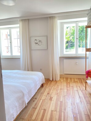 1 Schlafzimmer, Reisekinderbett, kostenloses WLAN, Bettwäsche