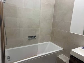 Apartment, 1 Bedroom | Bathroom - Cosy 1bed Perfect for Family and Contractors (London)