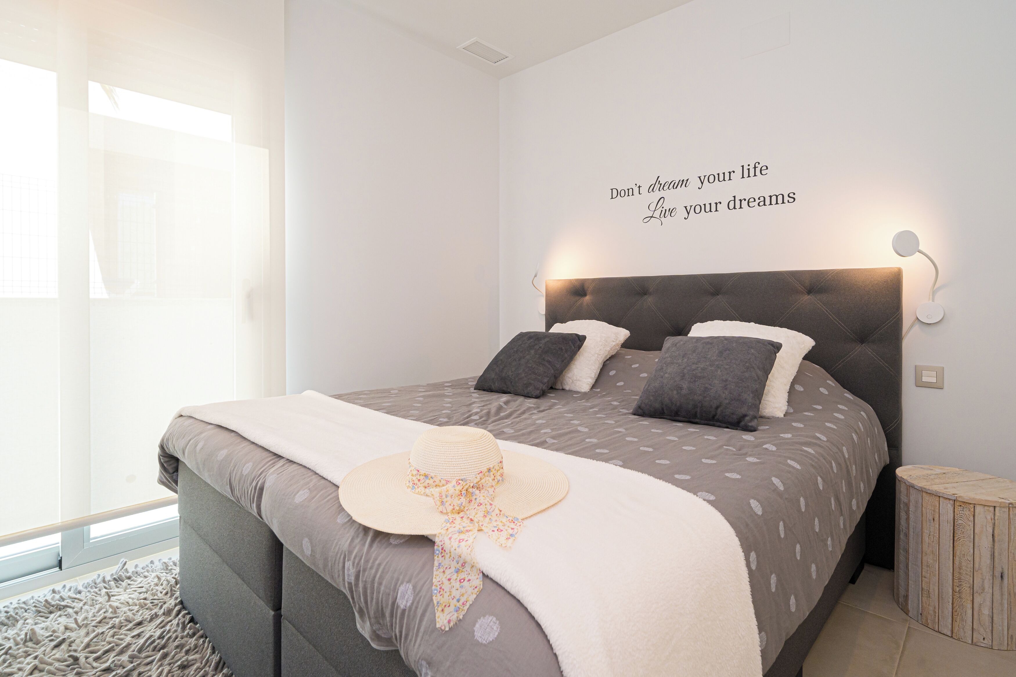 2 bedrooms, iron/ironing board, Internet, bed sheets