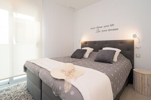 2 bedrooms, iron/ironing board, Internet, bed sheets - Beautiful and bright apartment in Benidorm (VC)