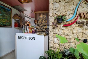 Reception - Hotel O near Mookiland Park Bali formerl (Kerobokan)
