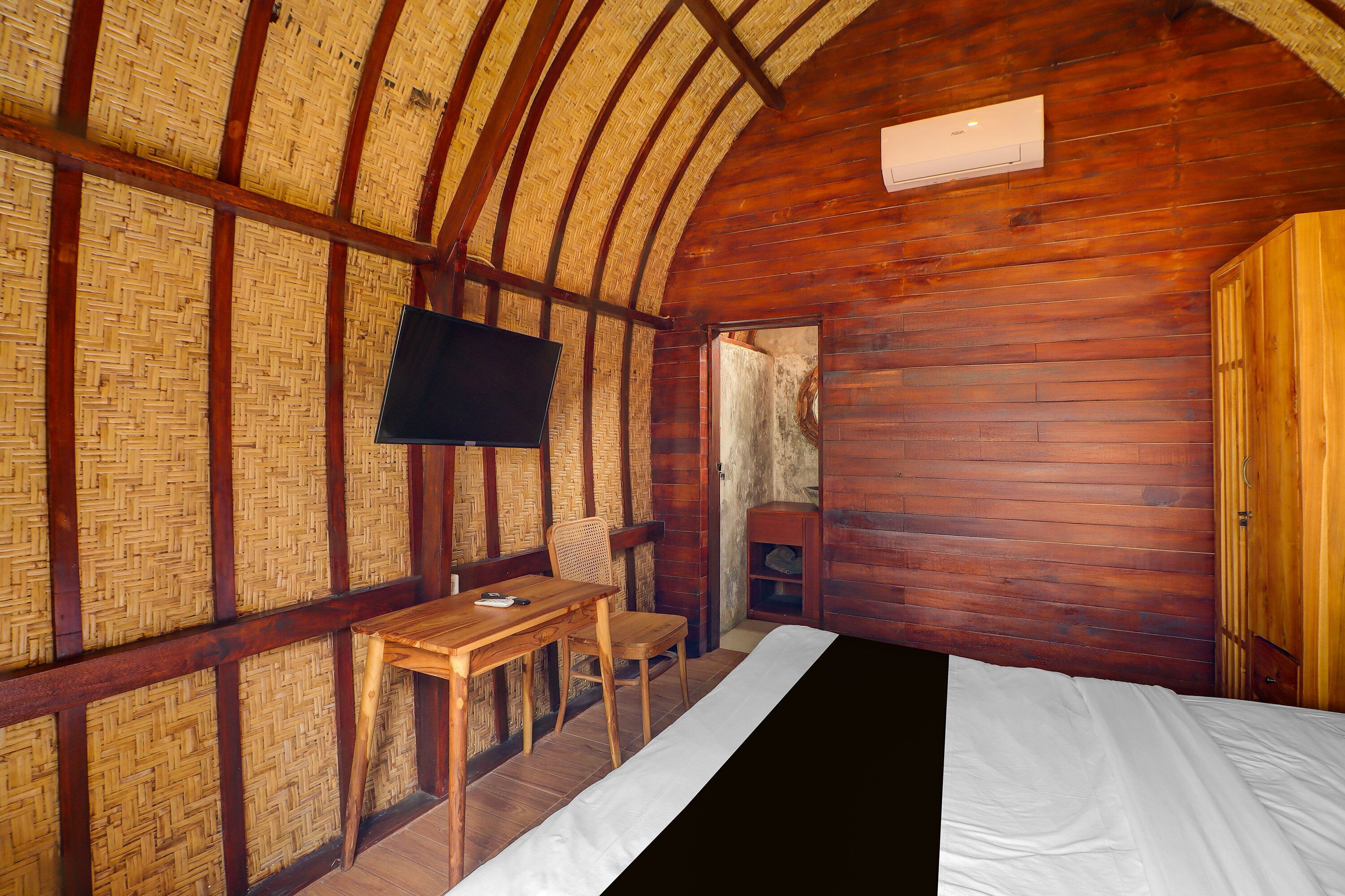 Deluxe Double Room | Free WiFi, bed sheets