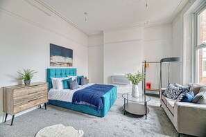 WiFi, bed sheets - Glendale House by Guestz (Lytham-St-Annes)