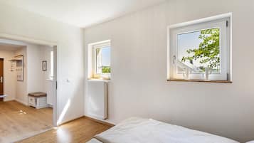 StrykjÀrn/strykbrÀda, wi-fi och sÀngklÀder