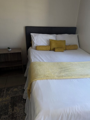 2 chambres, fer et planche à repasser, Wi-Fi, draps fournis