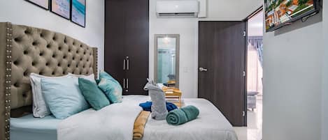 2 bedrooms, iron/ironing board, free WiFi, bed sheets