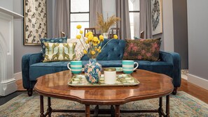 Living area - Stylish 3-Bedroom NYC Home Near Central Park! (New York)