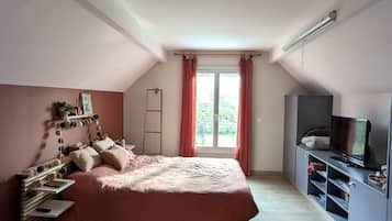 Iron/ironing board, WiFi, bed sheets