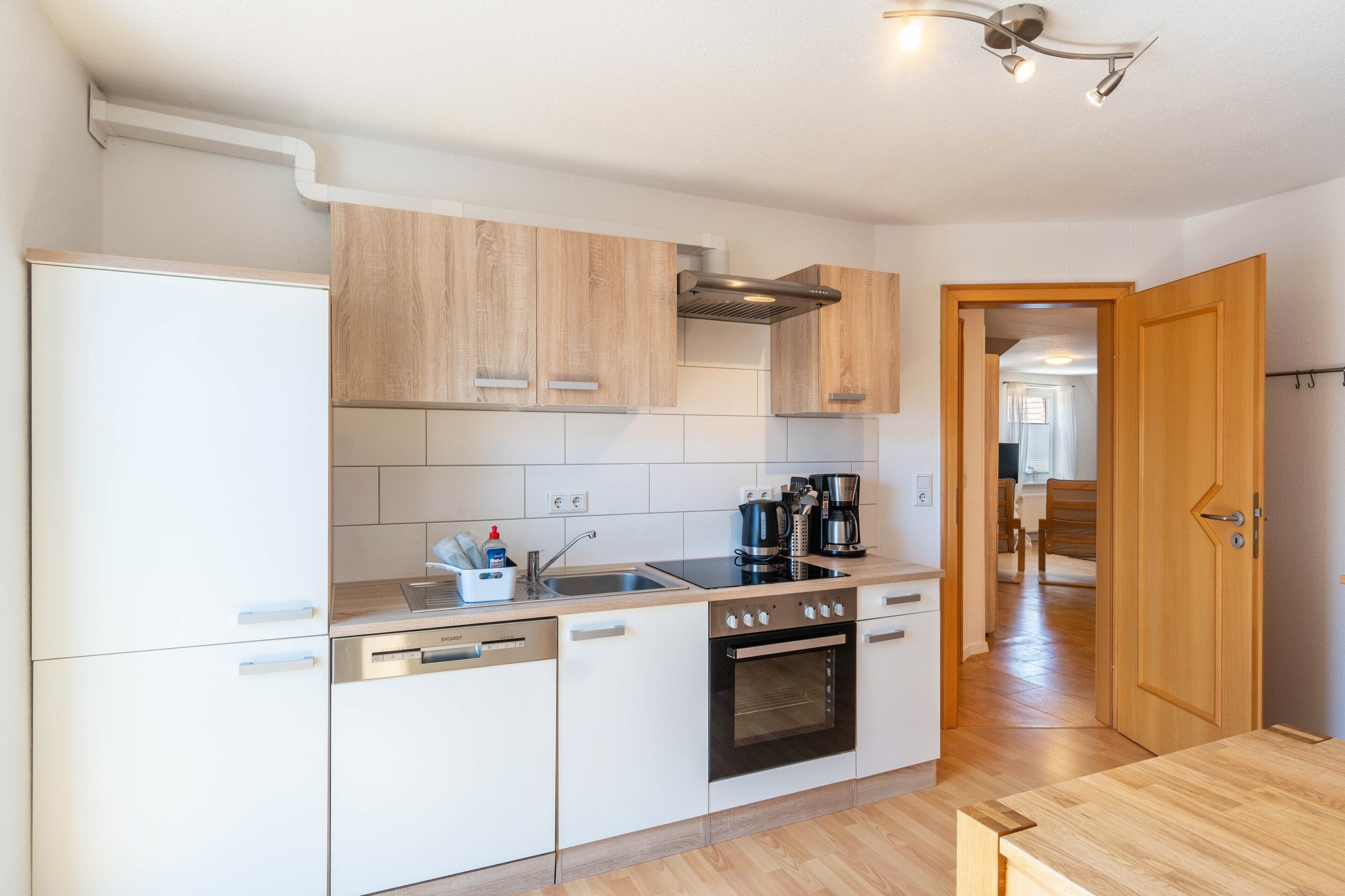 Coffee/tea maker, fridge, oven, stovetop
