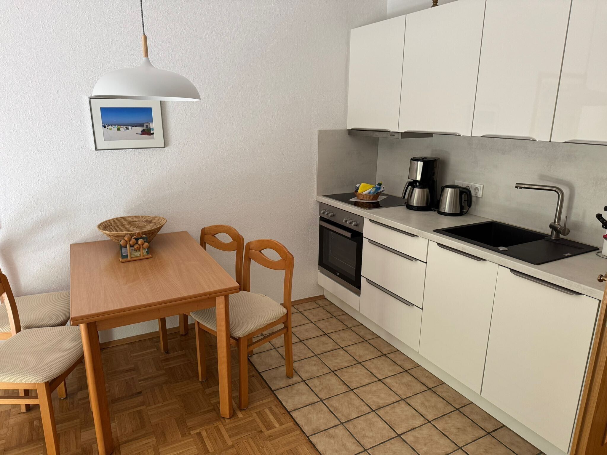 Jääkaappi, uuni, liesi, astianpesukone