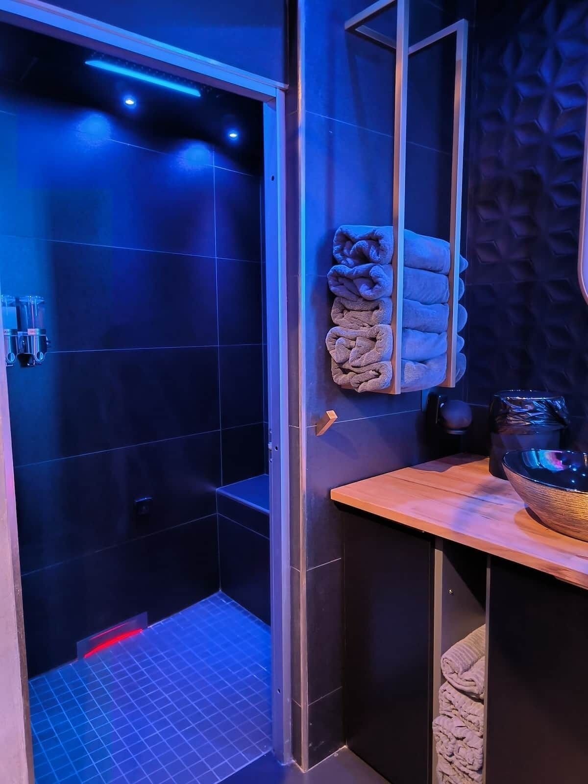 Douche, savon, shampoing, papier toilette