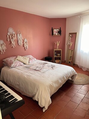 Iron/ironing board, bed sheets - Vrbo Property (Clermont-l'Hérault)