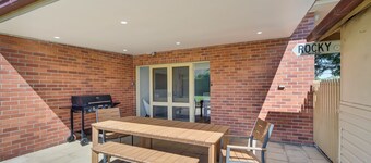 Dubbo 4BR Retreat with Kitchen & Patio