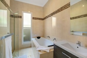 Rumah Klasik, 4 kamar tidur | Kamar mandi