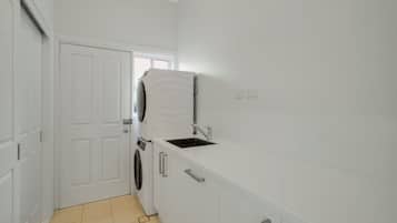 Classic House, 4 Bedrooms | Interior