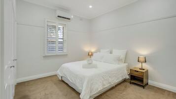 Classic House, 4 Bedrooms | Free WiFi