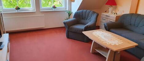 Fernseher, DVD-Player, Stereoanlage
