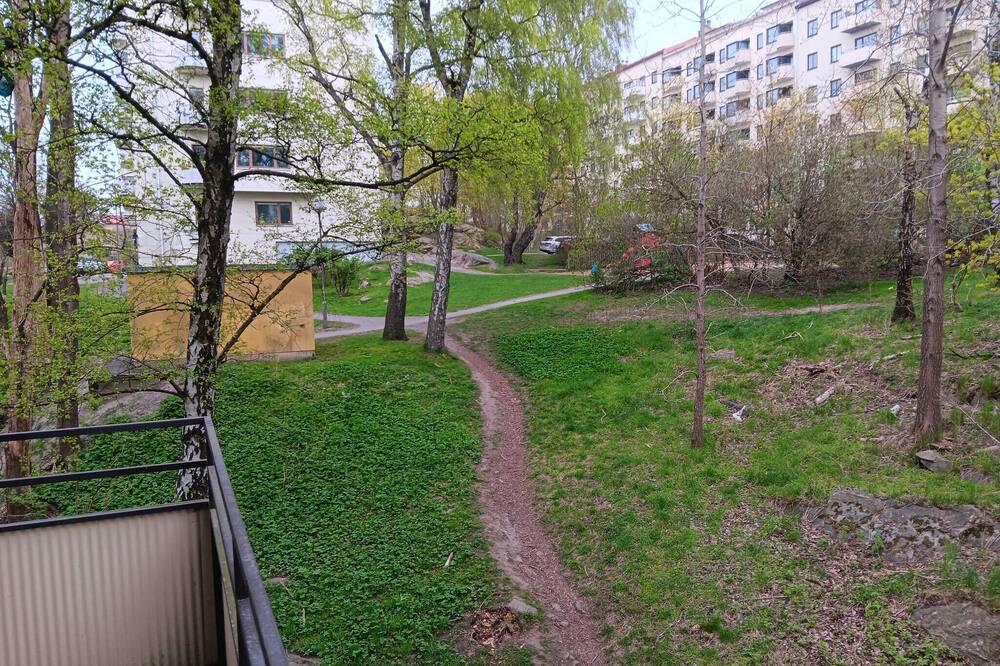 Room-room in Apartment Within Walking di